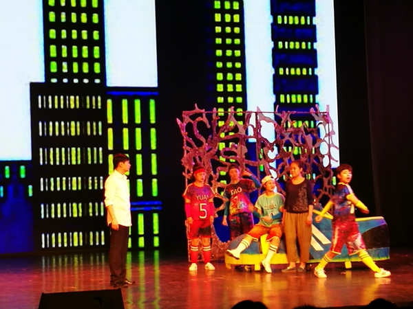 演员演戏.jpg